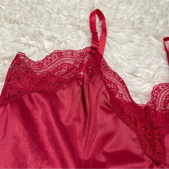 ✨Pink Cami✨ sexy and elegant night lace cami with V-neckline / adjustable straps - Picture 6 of 9